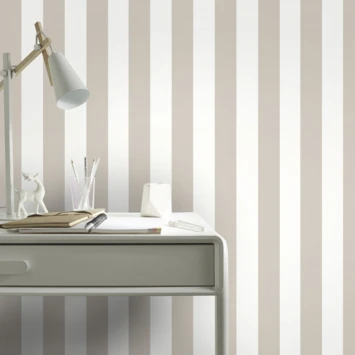 Superfresco Easy Vliesbehang Lynn Strepen Taupe-gebroken Wit 33-185 3 Superfresco Easy Vliesbehang Lynn Strepen Taupe-gebroken Wit 33-185 - Afbeelding 3